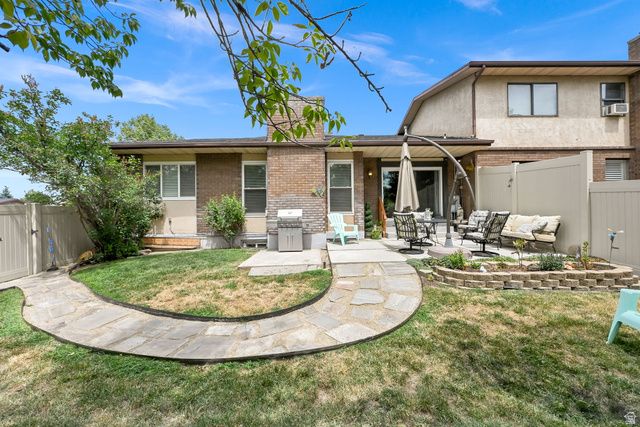 2246 E LINCOLN CT, Holladay, UT 84124