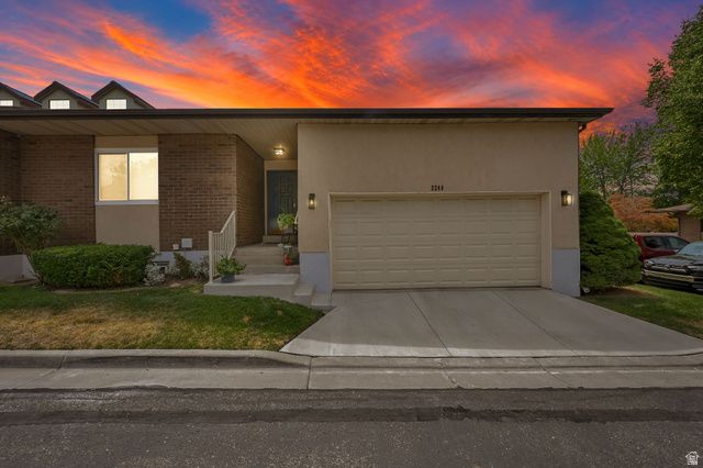 2246 E LINCOLN CT, Holladay, UT 84124
