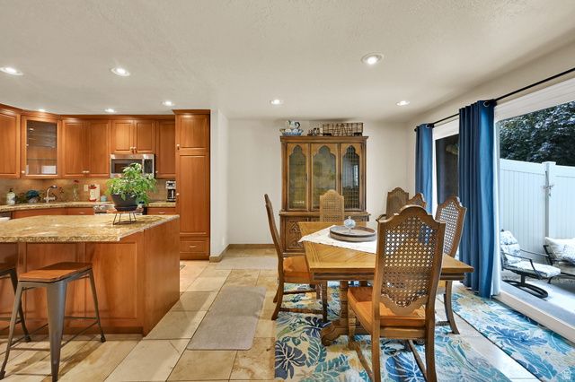 2246 E LINCOLN CT, Holladay, UT 84124
