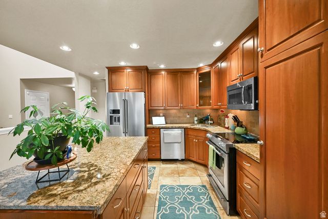 2246 E LINCOLN CT, Holladay, UT 84124