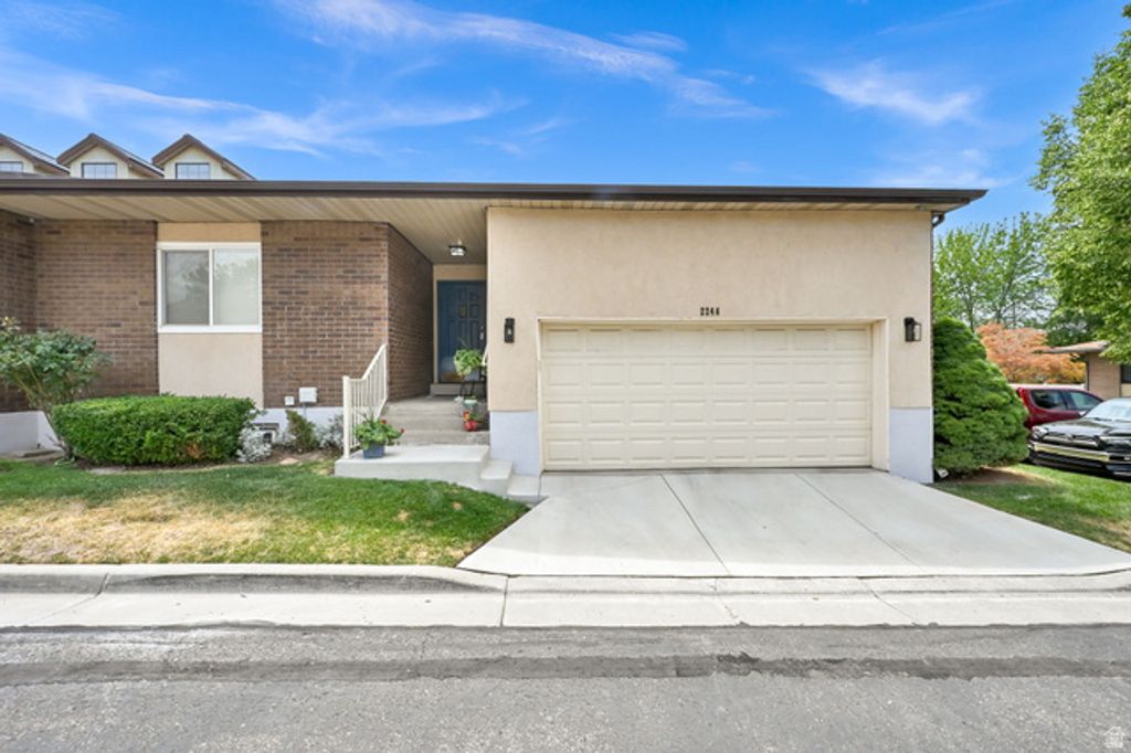 2246 E LINCOLN CT, Holladay, UT 84124