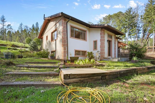 4884 Lower Grave Creek Road, Wolf Creek, OR 97497