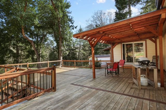 4884 Lower Grave Creek Road, Wolf Creek, OR 97497