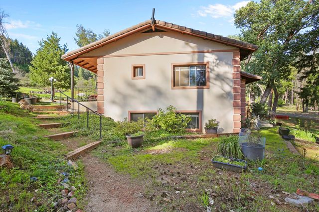 4884 Lower Grave Creek Road, Wolf Creek, OR 97497