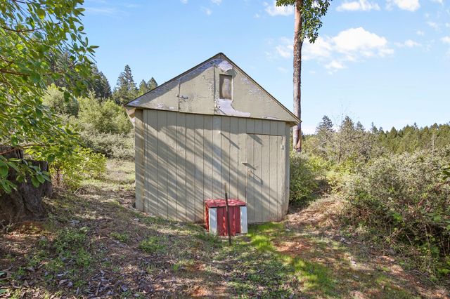 4884 Lower Grave Creek Road, Wolf Creek, OR 97497