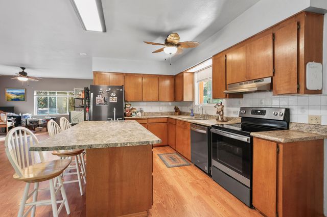 4884 Lower Grave Creek Road, Wolf Creek, OR 97497