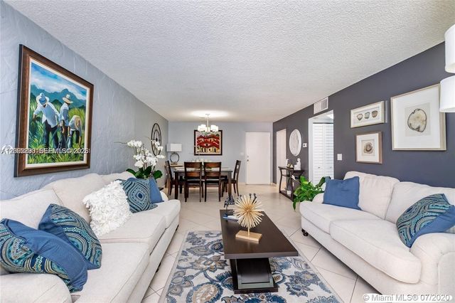 8405 NW 8th St 206, Miami, FL 33126