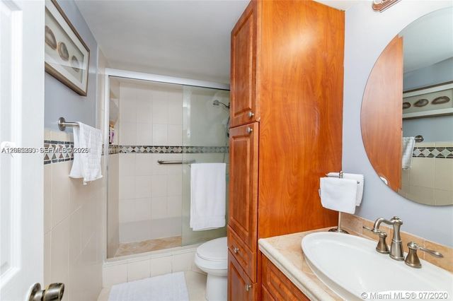 8405 NW 8th St 206, Miami, FL 33126