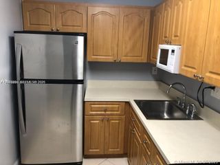 8405 NW 8th St 206, Miami, FL 33126
