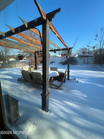 28 Fayette Lane, Aberdeen, NJ 07747