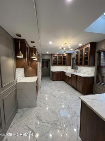 28 Fayette Lane, Aberdeen, NJ 07747