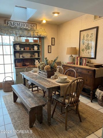 28 Fayette Lane, Aberdeen, NJ 07747