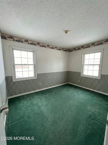 28 Fayette Lane, Aberdeen, NJ 07747