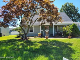 28 Fayette Lane, Aberdeen, NJ 07747