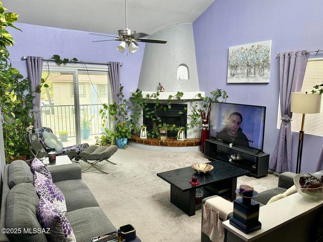 8255 N Oracle Road APT 203, Tucson, AZ 85704