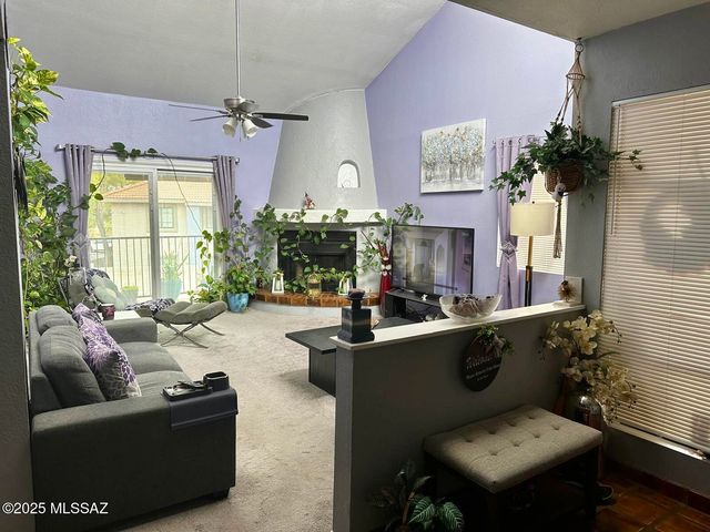 8255 N Oracle Road APT 203, Tucson, AZ 85704