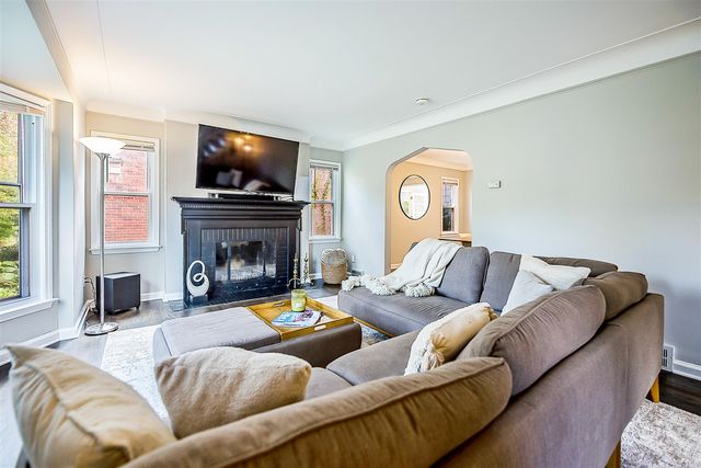 10565 Vernon Avenue, Huntington Woods, MI 48070
