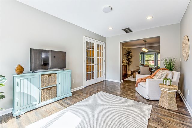 10565 Vernon Avenue, Huntington Woods, MI 48070