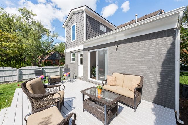 10565 Vernon Avenue, Huntington Woods, MI 48070