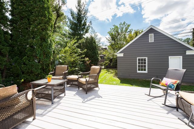10565 Vernon Avenue, Huntington Woods, MI 48070