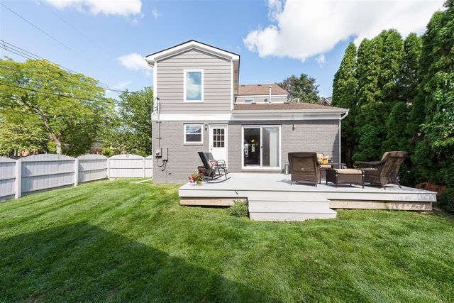 10565 Vernon Avenue, Huntington Woods, MI 48070