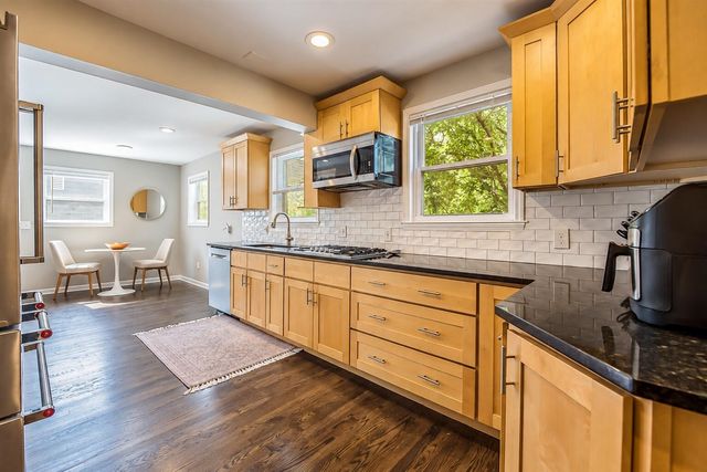 10565 Vernon Avenue, Huntington Woods, MI 48070