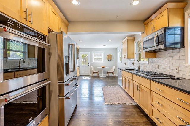 10565 Vernon Avenue, Huntington Woods, MI 48070