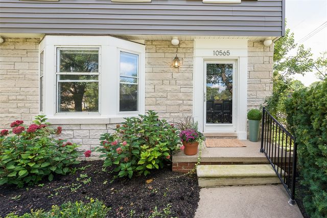 10565 Vernon Avenue, Huntington Woods, MI 48070