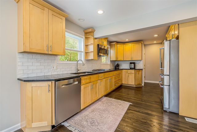 10565 Vernon Avenue, Huntington Woods, MI 48070
