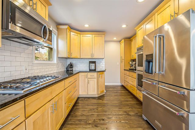 10565 Vernon Avenue, Huntington Woods, MI 48070