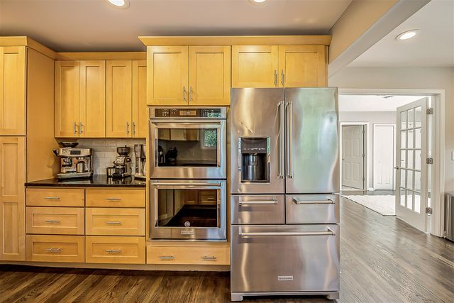 10565 Vernon Avenue, Huntington Woods, MI 48070
