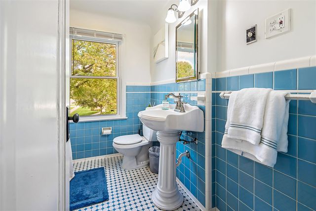 10565 Vernon Avenue, Huntington Woods, MI 48070