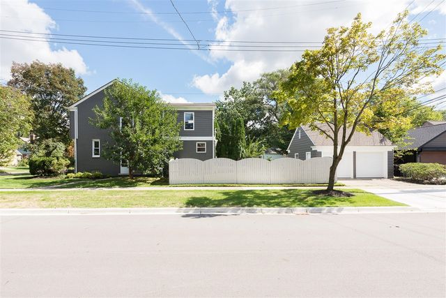 10565 Vernon Avenue, Huntington Woods, MI 48070