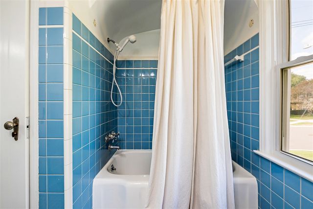 10565 Vernon Avenue, Huntington Woods, MI 48070