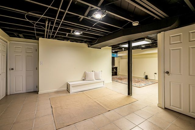 10565 Vernon Avenue, Huntington Woods, MI 48070