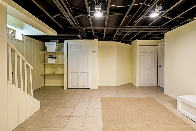 10565 Vernon Avenue, Huntington Woods, MI 48070