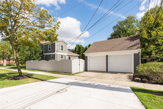 10565 Vernon Avenue, Huntington Woods, MI 48070