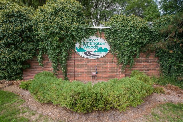 10565 Vernon Avenue, Huntington Woods, MI 48070