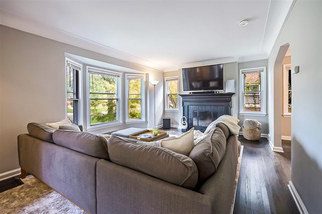 10565 Vernon Avenue, Huntington Woods, MI 48070