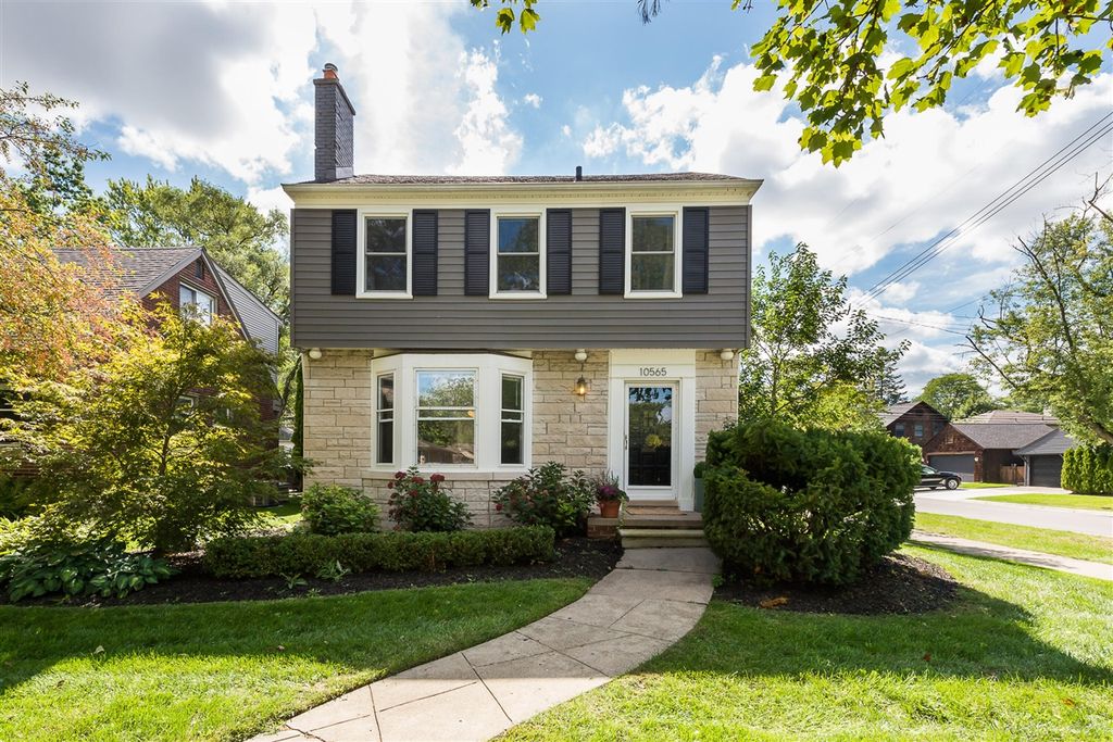 10565 Vernon Avenue, Huntington Woods, MI 48070