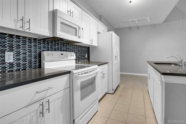 11685 Squiers Boulevard, Utica, MI 48315