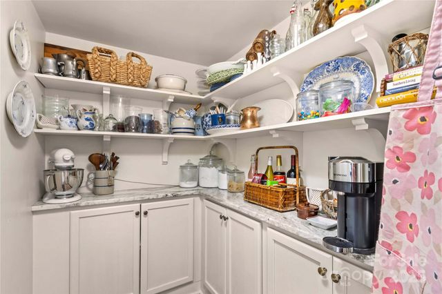 712 N Center Street N, Statesville, NC 28677