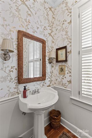 712 N Center Street N, Statesville, NC 28677