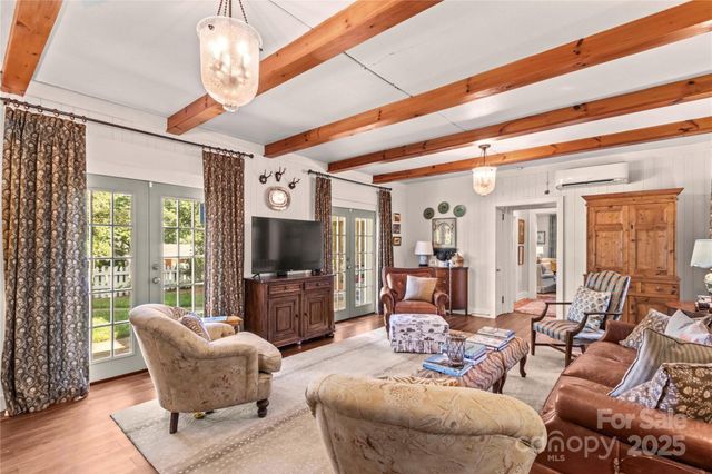 712 N Center Street N, Statesville, NC 28677