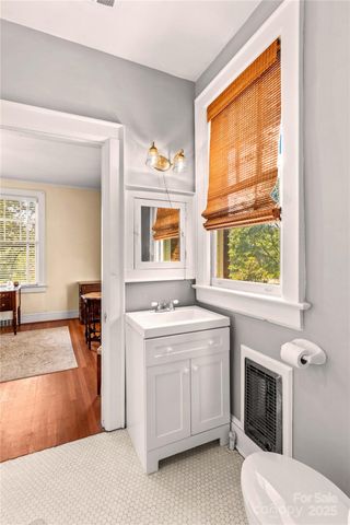 712 N Center Street N, Statesville, NC 28677