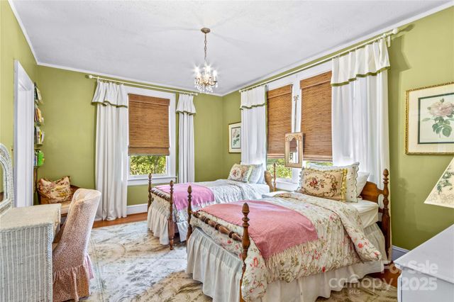 712 N Center Street N, Statesville, NC 28677