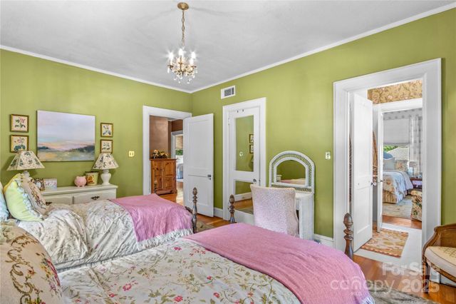 712 N Center Street N, Statesville, NC 28677