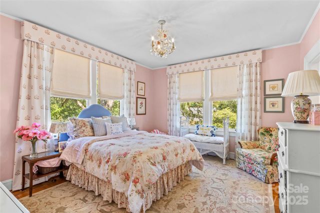 712 N Center Street N, Statesville, NC 28677