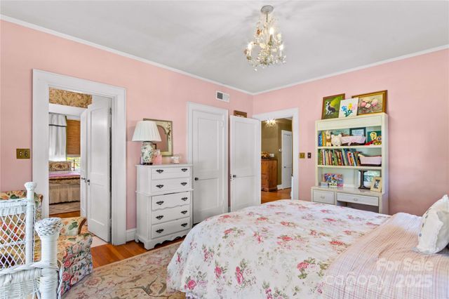 712 N Center Street N, Statesville, NC 28677