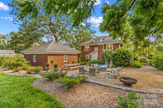 712 N Center Street N, Statesville, NC 28677